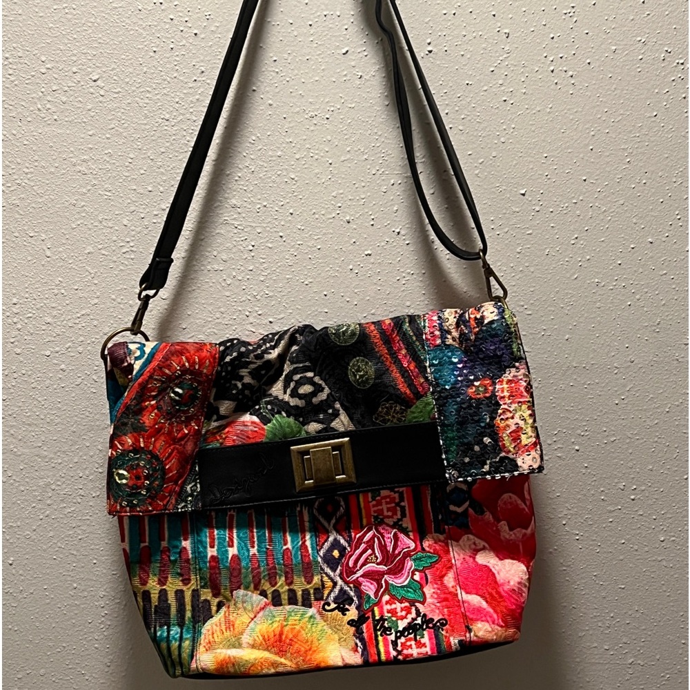 Beautiful rate Desigual Patchwirk Crossbody Bag.  New w/o tags, never used!!